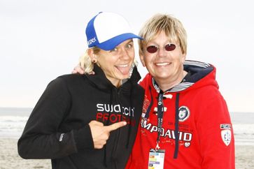 Die Fotostreck von Karl Koch finden sie am Ende des Beitrages. Laura Ludwig (Vorjahressiegerin Beachvolleyball) und Karl Koch (Extremnews) vor dem Strandshooting Bild: Karl Koch/ExtremNews