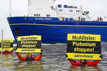 Greenpeace-Aktivisten protestieren gegen den MOX-Transport nach Grohnde. Bild: Bente Stachowske / Greenpeace