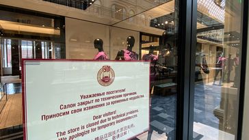 Ein geschlossenes Geschäft im GUM-Kaufhaus in Moskau, März 2022 (Symbolbild)