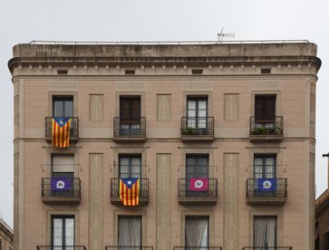 Flaggen von Befürwortern der Unabhängigkeit in Barcelona