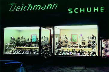 Erste Deichmann-Filiale außerhalb von Essen in der Ackerstraße in Düsseldorf /  Bild: "obs/ZDF/Privat - Deichmann"