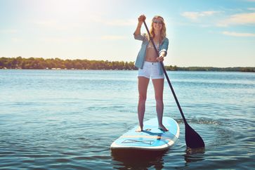 Stand-up-Paddling: Effektives Work-out für ganzen Körper: Bild: "obs/Wort & Bild Verlag - Apotheken Umschau/istock_gradyreese"