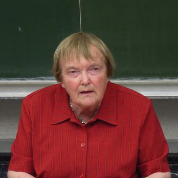 Gudrun Pausewang bei einer Lesung im Mai 2008