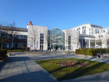 Virchow-Klinikum: Zentralgebäude Mittelallee 10
