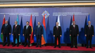Gruppenfoto der Teilnehmer des OVKS-Gipfeltreffens am 23. November 2022 in Jerewan Bild: Sputnik / Sergey Guneev / RIA Nowosti