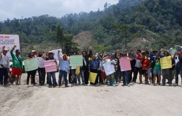 Die Zufahrt des Murum-Damms wird seit dem 26. September von den Penan blockiert. Bild: SCANE/Survival