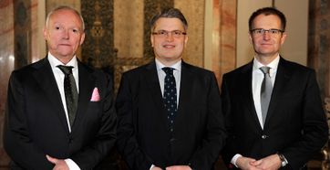 Bayrisches Staatsministerium, v.l.: Generalstaatsanwalt Manfred Nötzel, Bayerns Justizminister Bausback, Generalbundesanwalt Dr. Peter Frank