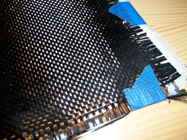 Kohlenstofffasergewebe wie diese werden oft zur Herstellung von Kohlenstofffaser-Kunststoff-Verbunden verwendet