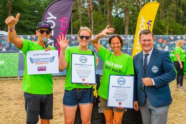 Personen von links: Moderator Harald Greising, Gewinnerin Juliana Kreiensiek, BILLY BOY-Marketingleiterin Birgit Meyer und RID-Rekordrichter Olaf Kuchenbecker.