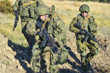 Inspektion der 56. selbstständigen Luftsturmbrigade der  Luftlandetruppen Russlands (Symbolbild)
