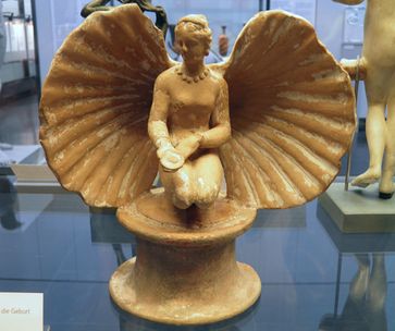 Terrakotta-Statuette der Aphrodite in einer Muschel, drittes Jahrhundert v. Chr.