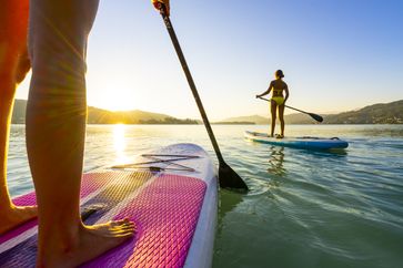 SUP – Stand up Paddle am Wörthersee Kärnten Österreich im Sommer 2023 Bild: Kärnten Werbung Fotograf: Kärnten Werbung