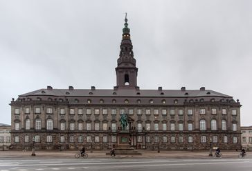 Christiansborg ist Sitz des dänischen Parlaments