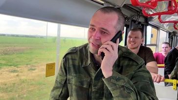 Aus ukrainischer Gefangenschaft zurückgebrachter russischer Soldat, Archivbild