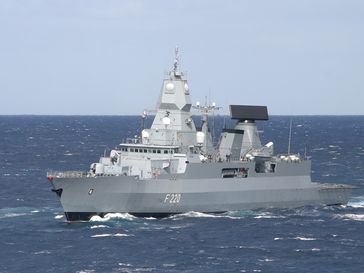 Fregatte HAMBURG F220 der neuen Fregatten Klasse 124 Bild:     Matthias Dörendahl