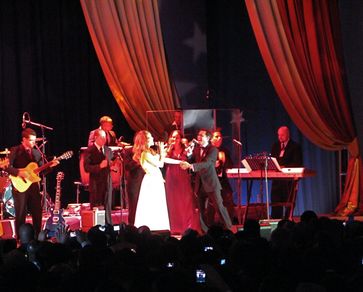 Jennifer Lopez singt mit ihrem Ehemann Marc Anthony auf der „Jennifer Lopez & Marc Anthony En Concierto“ Tour.