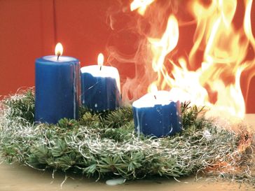 Brennender Adventskranz