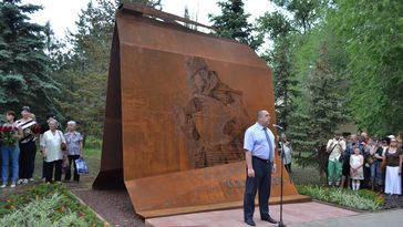 Einweihung des Denkmals für die Opfer des 02.06.2014 in Lugansk, 02.06.2015. Bild: Sputnik / Juri Kramorenko