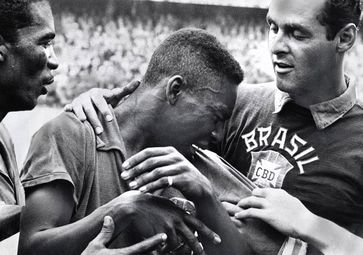 Pelé nach dem Gewinn des WM-Titels 1958, Archivbild