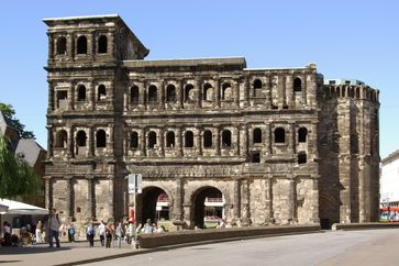 Die Innenstadtseite der Porta Nigra.