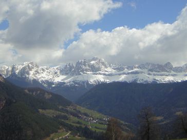 Blick von Steinegg auf den Rosengarten.