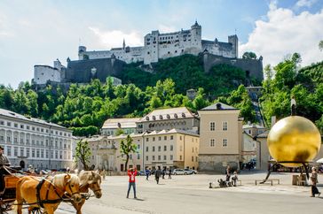 Sehenswürdigkeiten Salzburg, Kapitelplatz mit Blick auf Festung Hohensalzburg Bild: hello Salzburg Fotograf: Bryan Reinhard
