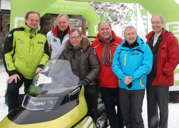 Georg Bliem (Planai-Hochwurzen-Bahnen), Günter Riegler (FH JOANNEUM), Wirtschaftslandesrat Christian Buchmann, Energielandesrat LHStv. Siegfried Schrittwieser, Energie Steiermark-Vorstandssprecher Christian Purrer (v.l.).
Quelle: Foto: FH JOANNEUM (idw)