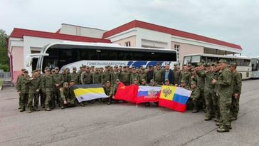 Aus ukrainischer Gefangenschaft heimgeholte russische Militärangehörige am 25. Mai 2025 ‒ die letzte Phase des Gefangenenaustauschs zwischen Russland und der Ukraine im Format "1.000 gegen 1.000"