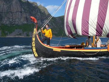 Bootsbaukunst in Perfektion: Die Drachenboote der Wikinger versetzten ganz Europa im Frühmittelalter in Angst und Schrecken. Bild: ZDF und Sabine Armsen