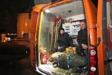 Frank Stommel und Michael Hoff nach getaner Arbeit. Die Abeitsbedingungen und die vorgefundene Lage waren heute nicht optimal. Bild: Mike Filzen