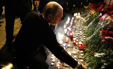 Russian President Vladimir Putin laying flowers at the metro station