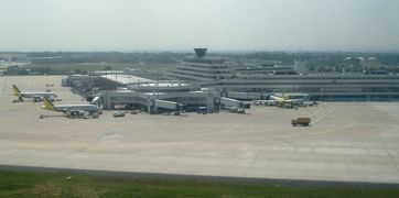 Flughafen Köln-Bonn: Terminal 1