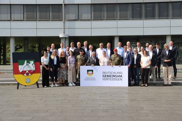 Vertreter der IHK NRW zu Besuch im Landeskommando NW zur Informationsveranstaltung zum Operationsplan Deutschland (2025) Bild: Bundeswehr Fotograf: Adrian Quadt