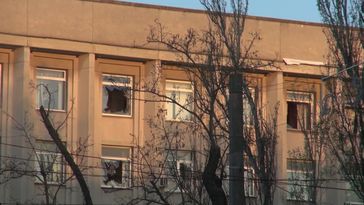 Ein Wohngebäude in Cherson nach einem ukrainischen Beschuss mit Totschka-U-Raketen Bild: Pressedienst des russischen Verteidigungsministeriums / Sputnik