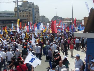 Türkei: Streikende KESK-Mitglieder auf dem Taksim-Platz am 5. Juni.