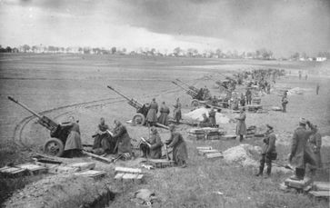 Sowjetische Artillerie bei Berlin, April 1945
