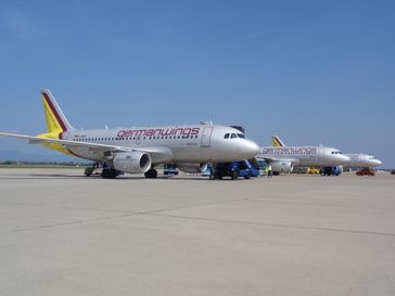 Mehrere Airbus A319 der Germanwings am Flughafen.