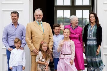 Die dänische Königsfamilie während der Sommerfrische auf Schloss Gravenstein. Bild: "obs/ZDF/Patrick van Katwijk"