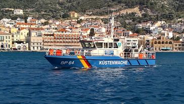 Kontroll- und Streifenboot der Bundespolizei BP 64 "Börde" im Hafen von Vathy/ Samos