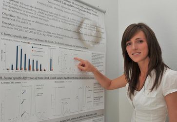 Die Diplom-Trophologin Melanie Bähr von der Universität Jena sucht Teilnehmer für eine wissenschaftliche Studie. Foto: Peter Scheere/FSU
Quelle:  (idw)