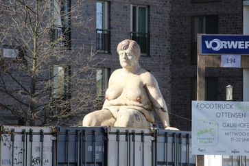 Angela Merkel Skulptur in Hamburg-Ottensen (2023)