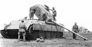Zerstörter Panzer (Symbolbild)