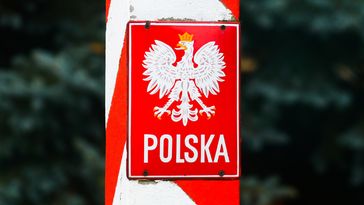 Symbolbild: Ein polnischer Grenzpfahl
