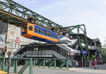 Die vor 47 Jahre in den Dienst gestellte Baureihe GTW72 wird ausgemustert, eine der alten Bahnen wird in Wuppertal Vohwinkel zum fliegenden Klassenzimmer. Bild: "obs/WSW Wuppertaler Stadtwerke GmbH/R.SILBERKUHL-6TANT"