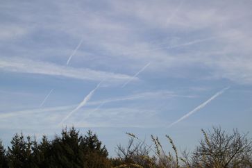 Ein mit Chemtrails versprühter, trüber Himmel über Alsfeld am 21.11.2012