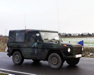 Wolf als Führungs- und Funkfahrzeug (FüFu) mit zwei Fahrzeugantennen, bevorzugt genutzt durch Kompaniechefs und Bataillons­kommandeure