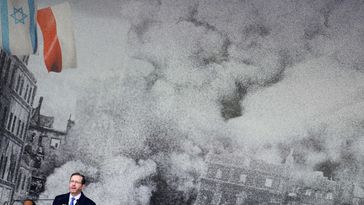 Jitzchak Herzog, der Staatspräsident Israels, spricht bei der Gedenkfeier zum 80. Jahrestag des Aufstands im Warschauer Ghetto auf dem Platz vor dem Denkmal für die "Helden des Ghettos", 19. April 2023, Warschau, Polen (Symbolbild) Bild: www.globallookpress.com / Bernd von Jutrczenka
