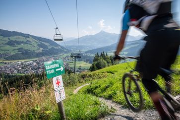 Fahrspaß vom Feinsten bei bestem Bergpanorama ? Bild: KitzSki/Werlberger Fotograf: Michael Werlberger