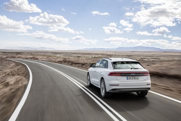 Audi erreicht solide Finanzzahlen im ersten Halbjahr 2018 und erwartet wachsende Herausforderungen. Im Bild: Der neue Audi Q8 erweitert das Modellangebot von Audi im Premium-Top-Segment. Bild: "obs/AUDI AG"