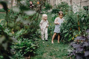 Kinder im Garten (Symbolbild)